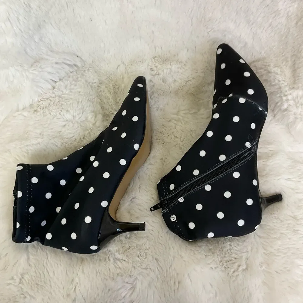Betsey Johnson Black White Verona Polka Dot Side Zip Kitten Heel Booties Size 6